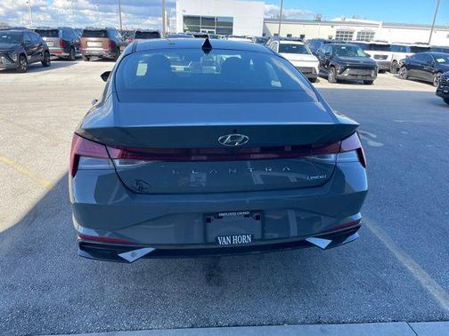 2022 Hyundai ELANTRA Limited