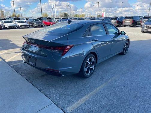 2022 Hyundai ELANTRA Limited