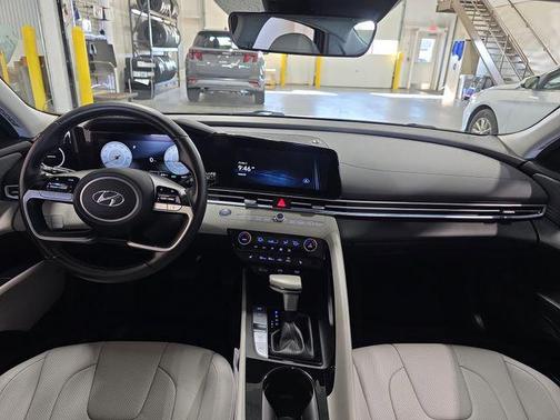 2022 Hyundai ELANTRA Limited