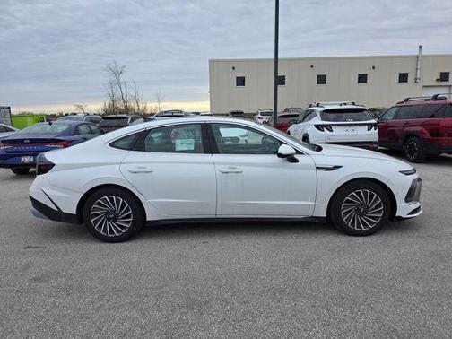 2025 Hyundai SONATA Hybrid Limited