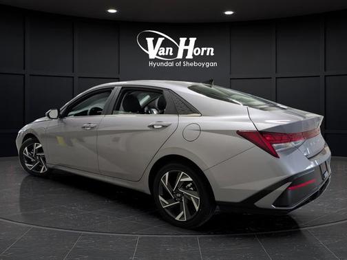 Fluid Metal 2026 Hyundai ELANTRA Limited