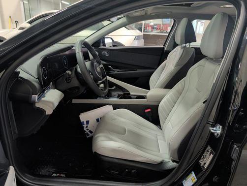 2025 Hyundai ELANTRA HEV Limited