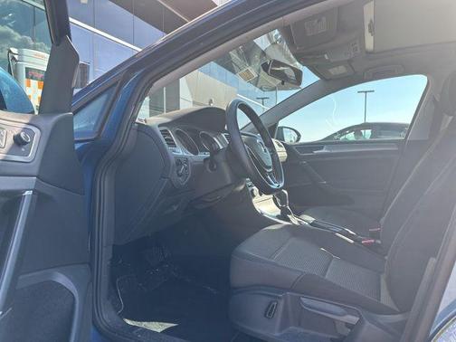2016 Volkswagen Golf TSI S 4-Door