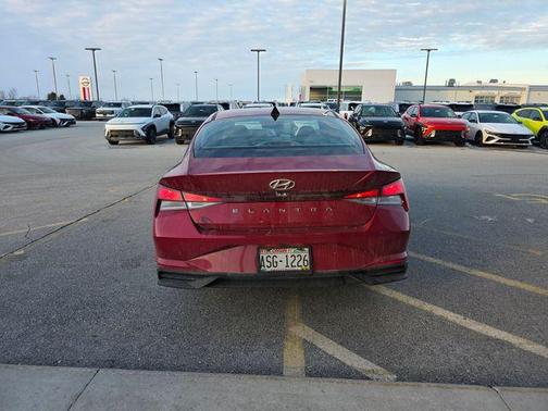 2023 Hyundai ELANTRA SEL