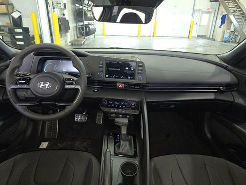 2025 Hyundai ELANTRA Sport