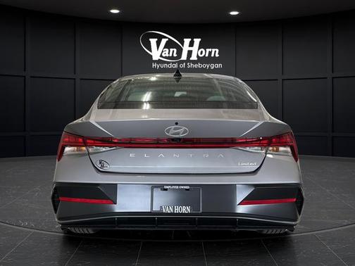 Fluid Metal 2026 Hyundai ELANTRA Limited