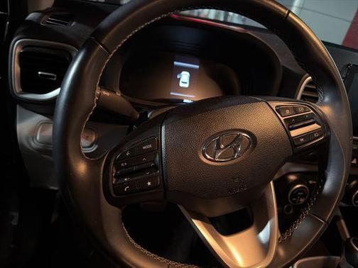 2023 Hyundai VENUE SEL