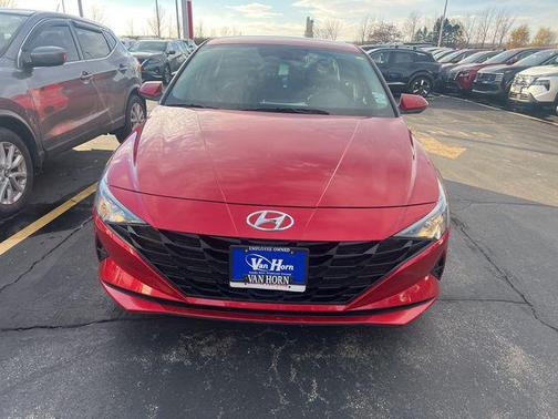 2022 Hyundai ELANTRA SEL