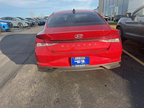 2022 Hyundai ELANTRA SEL