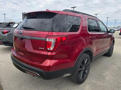 Magnetic Metallic 2017 Ford Explorer XLT