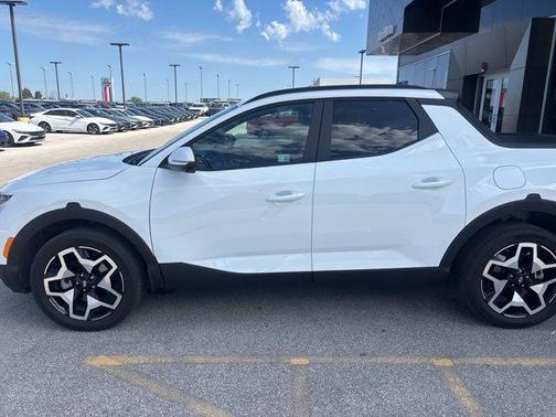 Atlas White 2024 Hyundai SANTA CRUZ Limited
