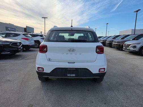 2025 Hyundai VENUE SEL