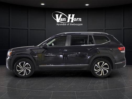 Deep Black Pearl 2022 Volkswagen Atlas 3.6L SEL