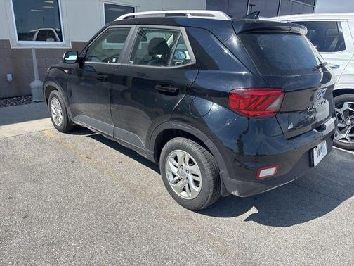 Black Noir Pearl 2020 Hyundai VENUE SEL