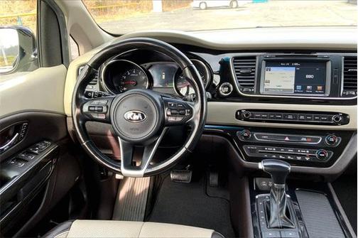 Photo 4 of 35 of 2018 Kia Sedona SX-L