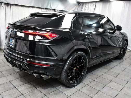 2021 Lamborghini Urus Base
