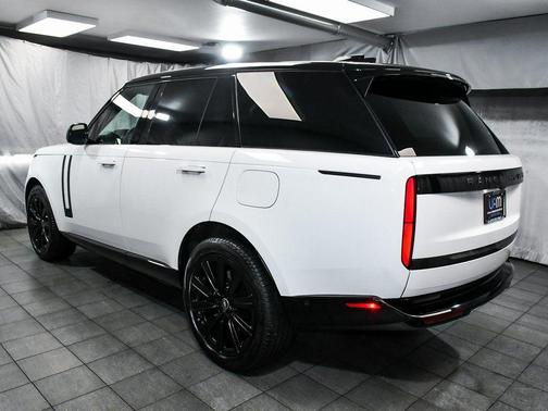 2025 Land Rover Range Rover P550e SE SWB