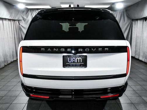 2025 Land Rover Range Rover P550e SE SWB