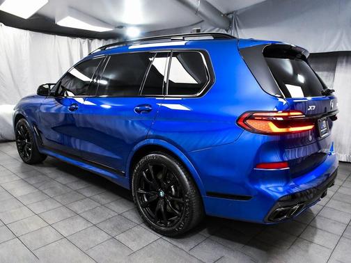 2024 BMW X7 M60i