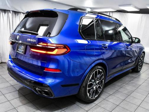 2024 BMW X7 M60i