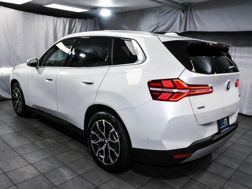 Mineral White Metallic 2025 BMW X3 30 xDrive