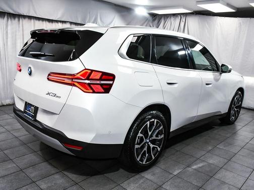 Mineral White Metallic 2025 BMW X3 30 xDrive