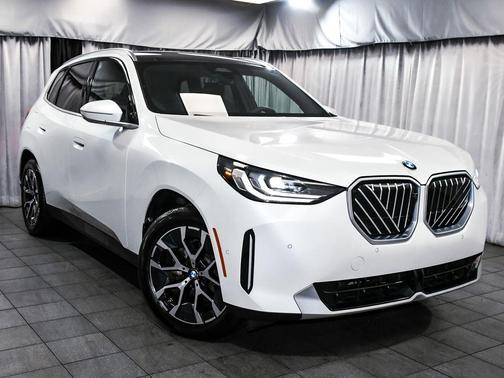 Mineral White Metallic 2025 BMW X3 30 xDrive