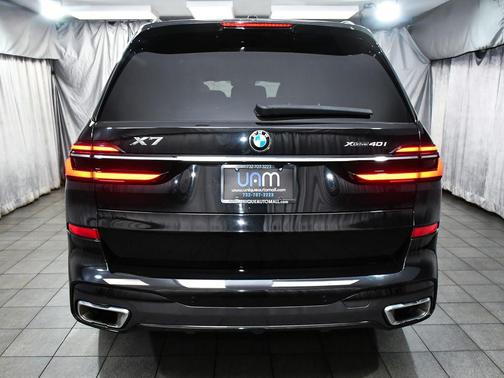 Black Sapphire Metallic 2023 BMW X7 xDrive40i