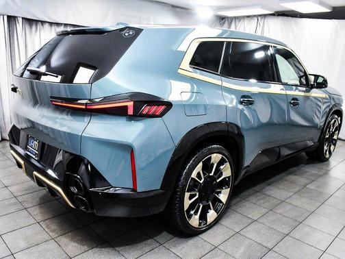 Cape York Green Metallic 2023 BMW XM Base