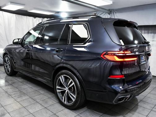 2023 BMW X7 M60i