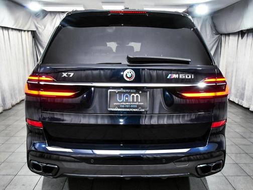 2023 BMW X7 M60i