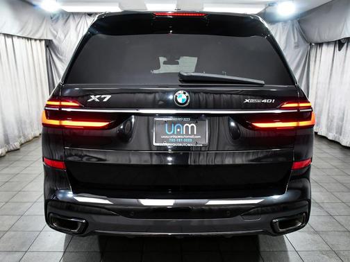 Black Sapphire Metallic 2023 BMW X7 xDrive40i