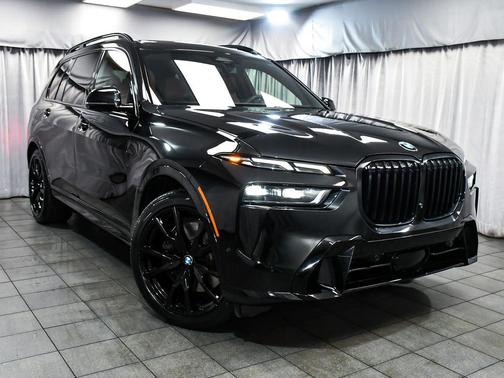 Black Sapphire Metallic 2023 BMW X7 xDrive40i