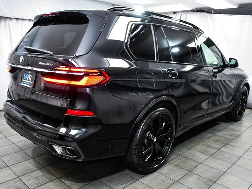 Black Sapphire Metallic 2023 BMW X7 xDrive40i