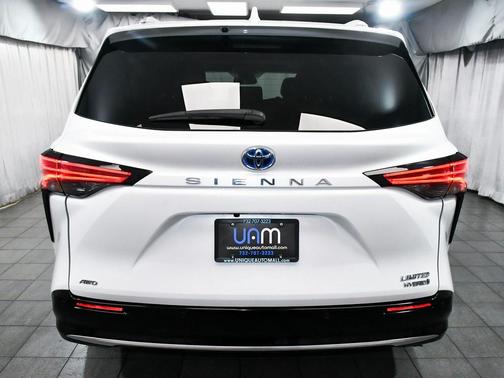 2023 Toyota Sienna Limited