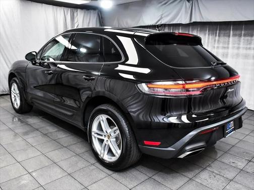 2025 Porsche Macan Base