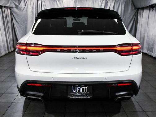 2023 Porsche Macan Base