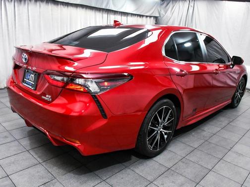 2024 Toyota Camry Hybrid SE