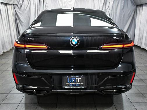Black Sapphire Metallic 2023 BMW 760 i xDrive