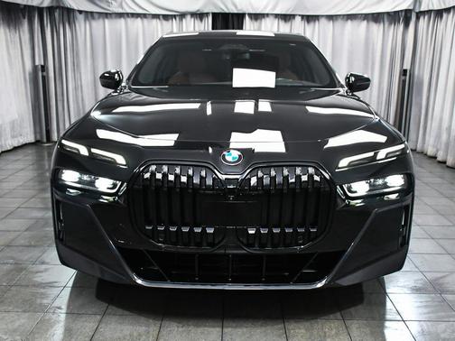 Black Sapphire Metallic 2023 BMW 760 i xDrive