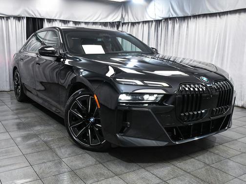 Black Sapphire Metallic 2023 BMW 760 i xDrive