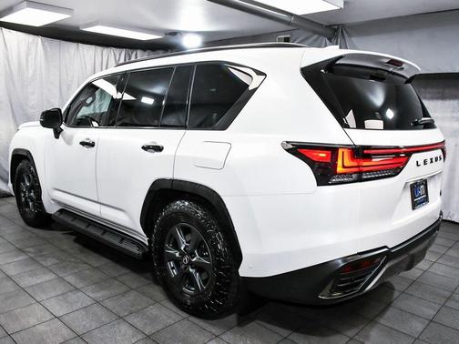 2025 Lexus LX 700h Overtrail