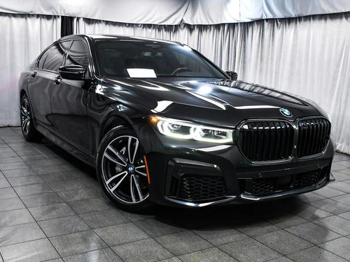 Black Sapphire Metallic 2022 BMW 740 i xDrive