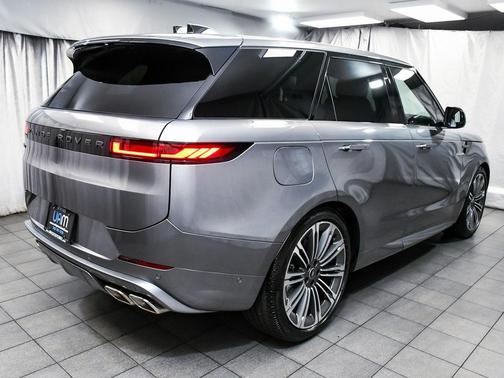2025 Land Rover Range Rover Sport SE