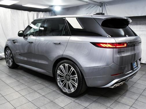 2025 Land Rover Range Rover Sport SE