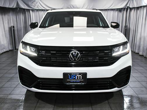 Opal White Pearl 2023 Volkswagen Atlas Cross Sport 2.0T SEL R-Line Black