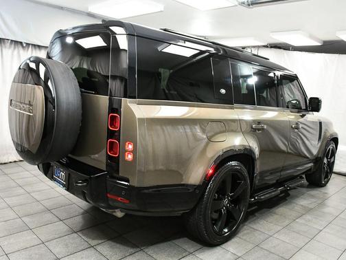 2024 Land Rover Defender 130 P400 X-Dynamic SE