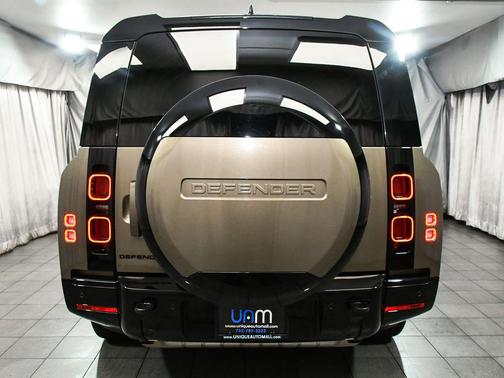 2024 Land Rover Defender 130 P400 X-Dynamic SE