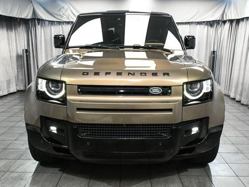 2024 Land Rover Defender 130 P400 X-Dynamic SE