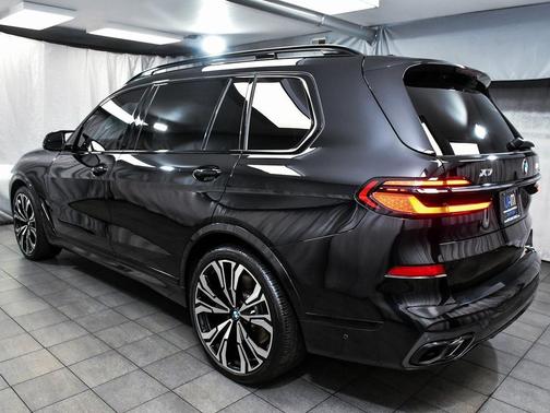 2023 BMW X7 M60i